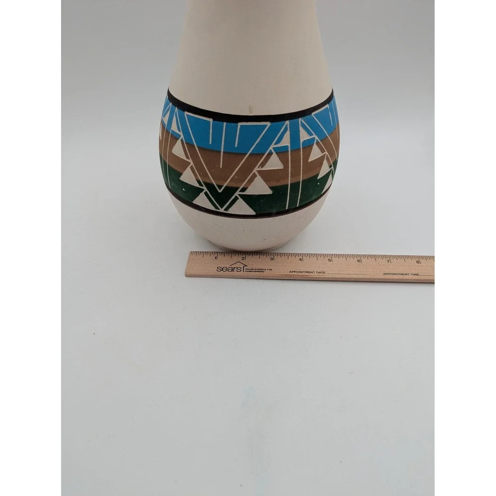 Sioux Pottery Native American Vase Harnett Signed White Geometric 10.5 Inch